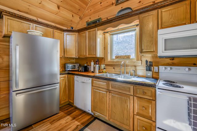 154 State Highway 143, Roan Mountain, TN 37687