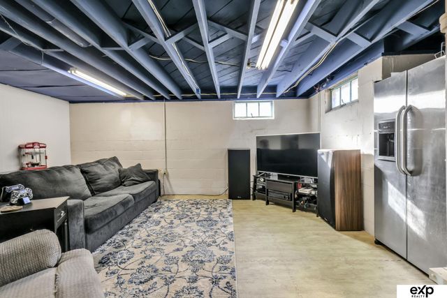 1944 S 50 Avenue, Omaha, NE 68106