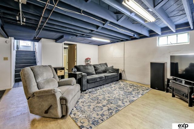 1944 S 50 Avenue, Omaha, NE 68106