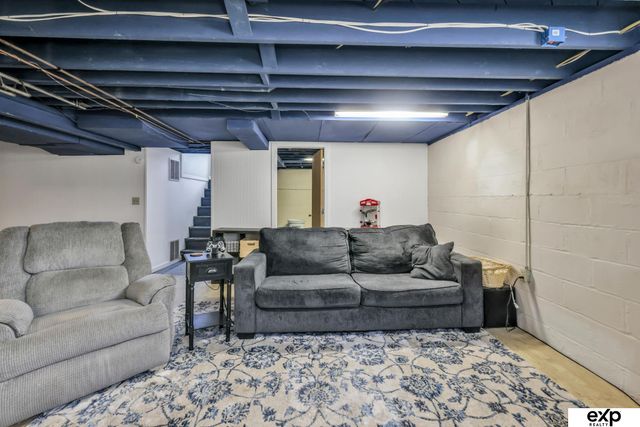 1944 S 50 Avenue, Omaha, NE 68106