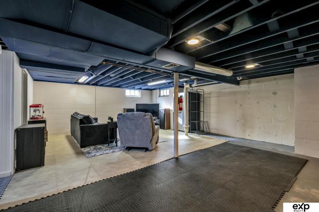 1944 S 50 Avenue, Omaha, NE 68106