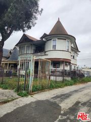 626 E 54th Street, Los Angeles, CA 90011