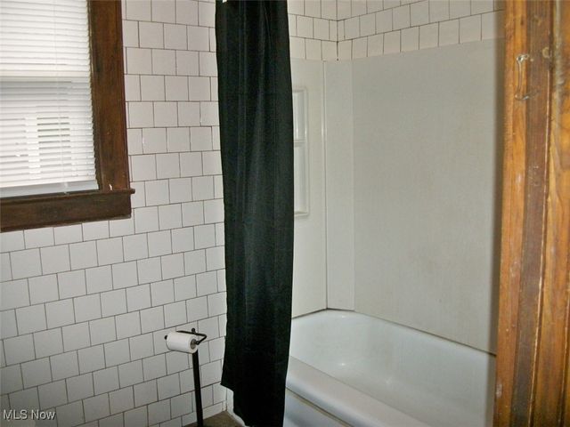 1310 Roselawn Avenue, Belpre, OH 45714