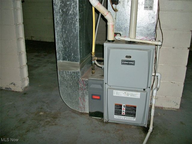 1310 Roselawn Avenue, Belpre, OH 45714