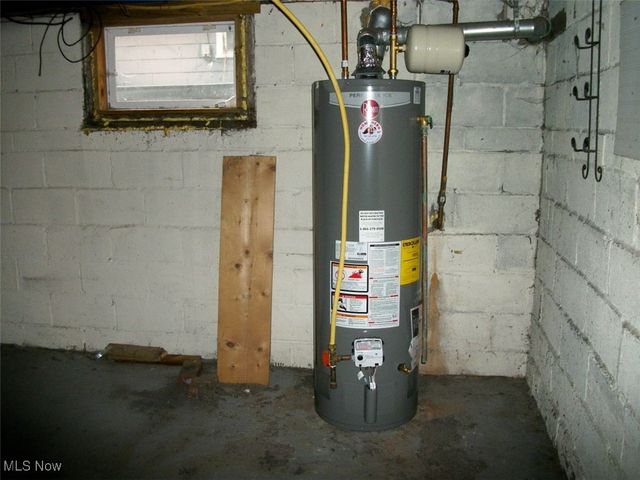 1310 Roselawn Avenue, Belpre, OH 45714