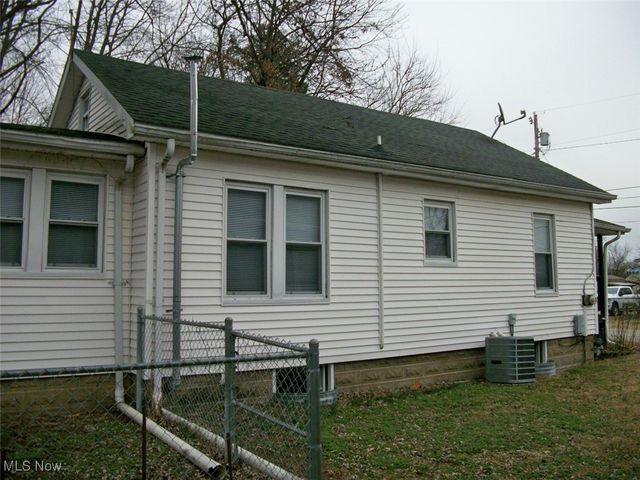 1310 Roselawn Avenue, Belpre, OH 45714