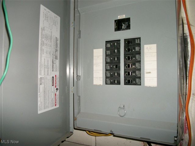 1310 Roselawn Avenue, Belpre, OH 45714