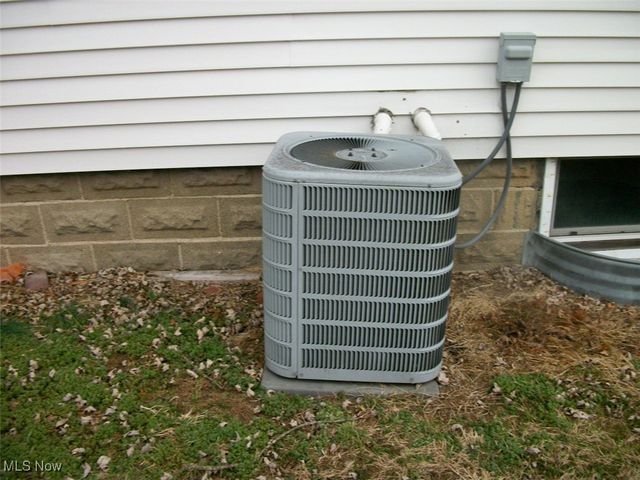 1310 Roselawn Avenue, Belpre, OH 45714