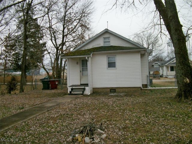 1310 Roselawn Avenue, Belpre, OH 45714