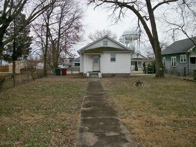 1310 Roselawn Avenue, Belpre, OH 45714