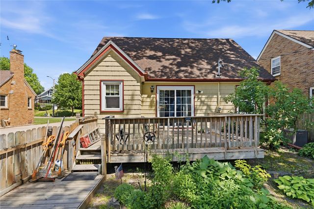 1017 26th St SE, Cedar Rapids, IA 52403