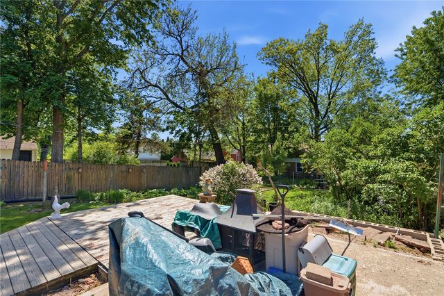 1017 26th St SE, Cedar Rapids, IA 52403