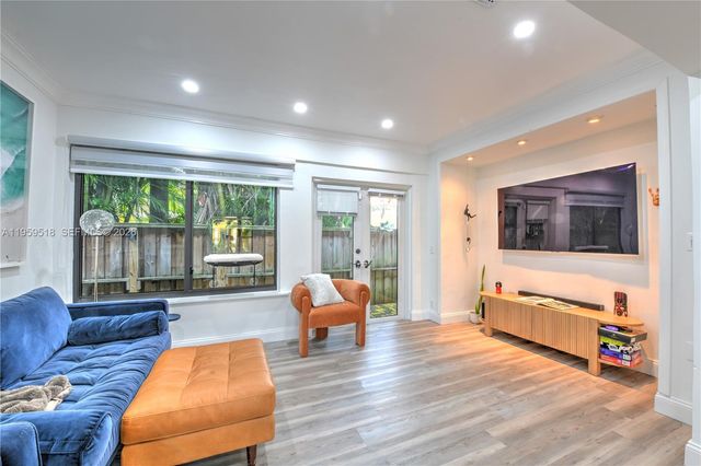 110 N 16th Ave, Hollywood, FL 33020