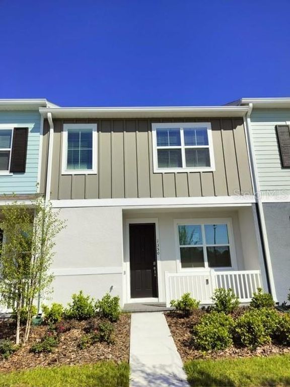 1350 KINGS CROWN STREET, Mount Dora, FL 32757