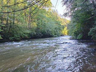 2 Cherokee Lane, Mccaysville, GA 30555
