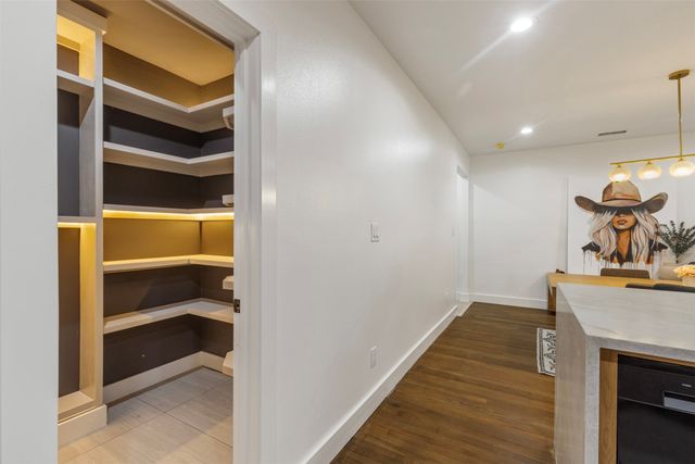 422 S Montreal Avenue, Dallas, TX 75208