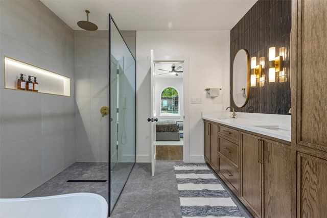 422 S Montreal Avenue, Dallas, TX 75208