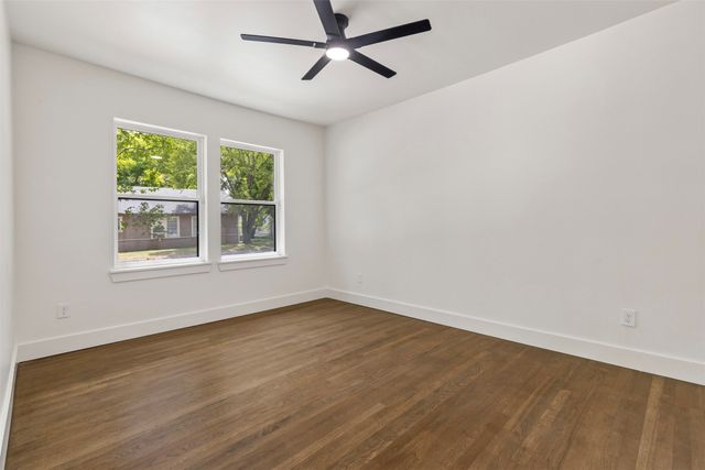 422 S Montreal Avenue, Dallas, TX 75208