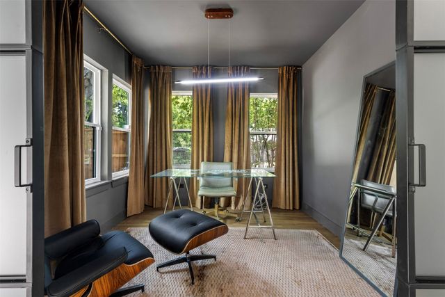 422 S Montreal Avenue, Dallas, TX 75208