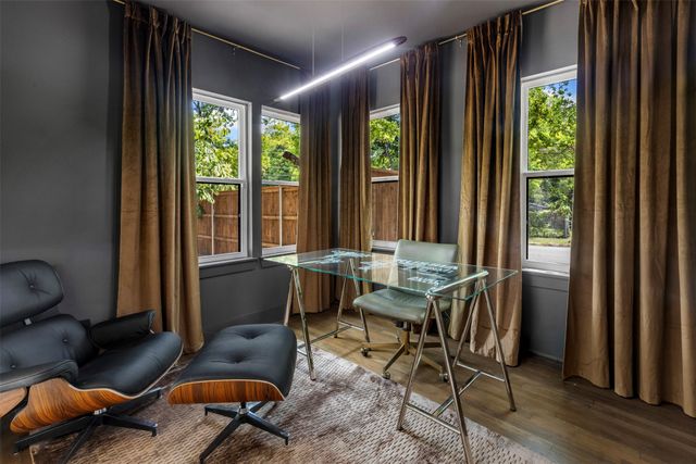 422 S Montreal Avenue, Dallas, TX 75208