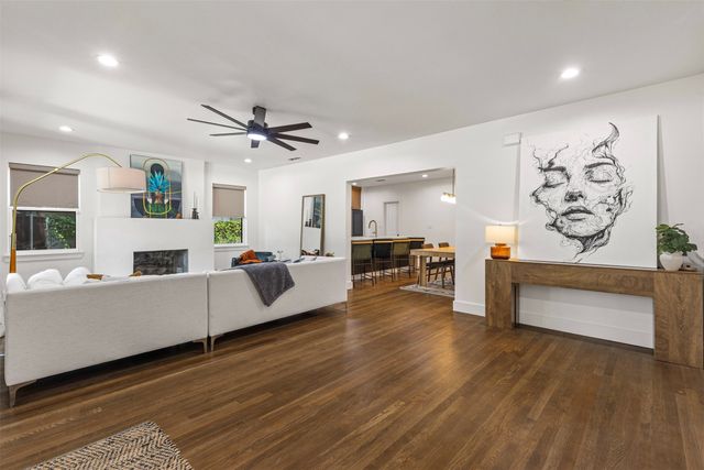 422 S Montreal Avenue, Dallas, TX 75208