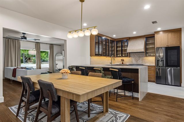 422 S Montreal Avenue, Dallas, TX 75208