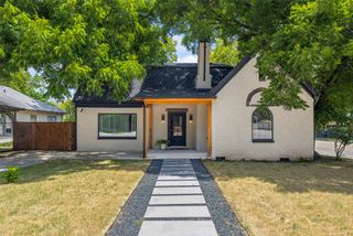 422 S Montreal Avenue, Dallas, TX 75208