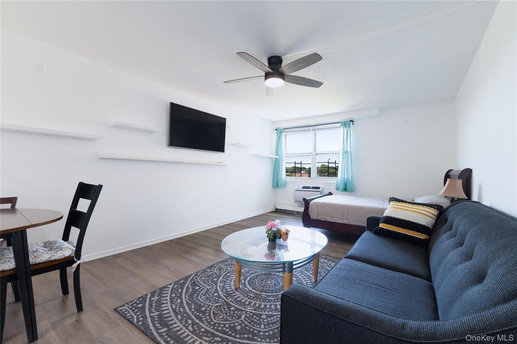 164-20 Highland Avenue 7J, Jamaica Hills, NY 11432 — photo 2