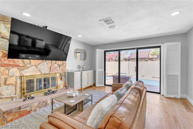 2482 Swan Lane, Las Vegas, NV 89121