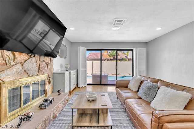 2482 Swan Lane, Las Vegas, NV 89121