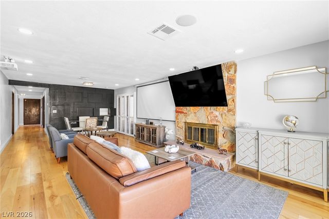 2482 Swan Lane, Las Vegas, NV 89121