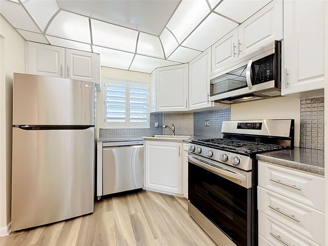 6020 SHORE BOULEVARD S 211, Gulfport, FL 33707