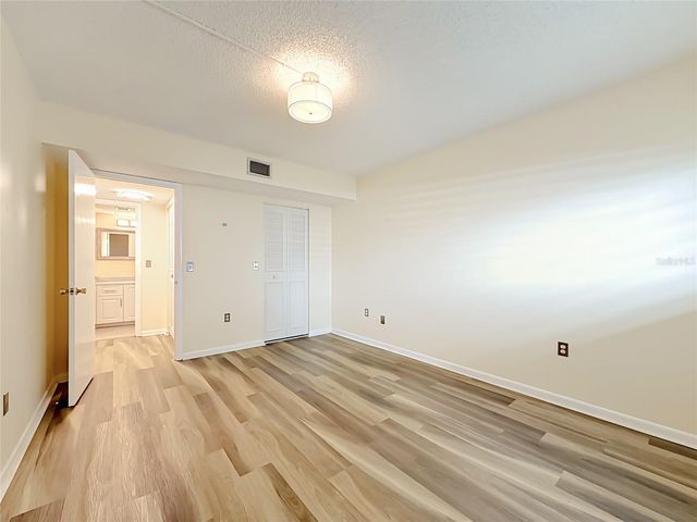 6020 SHORE BOULEVARD S 211, Gulfport, FL 33707