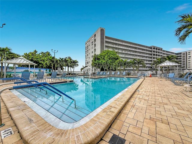 6020 SHORE BOULEVARD S 211, Gulfport, FL 33707