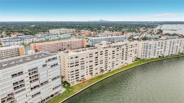 6020 SHORE BOULEVARD S 211, Gulfport, FL 33707
