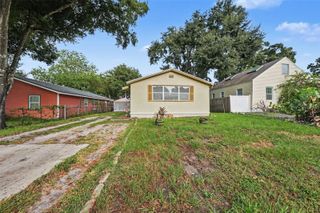 1221 QUEEN ST N, St Petersburg, FL 33713