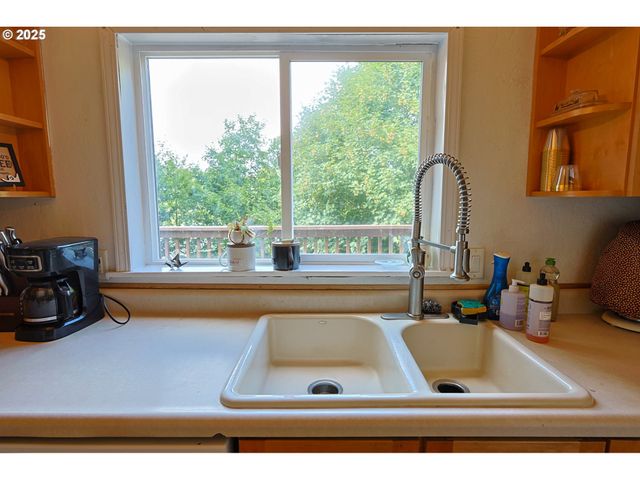 1048 ELROD Ave, Coos Bay, OR 97420