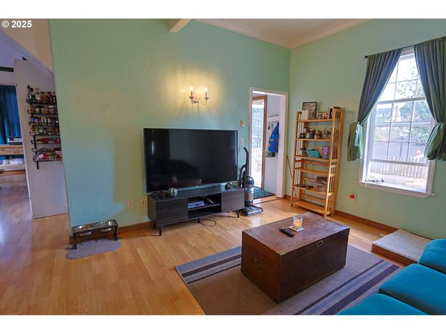 1048 ELROD Ave, Coos Bay, OR 97420