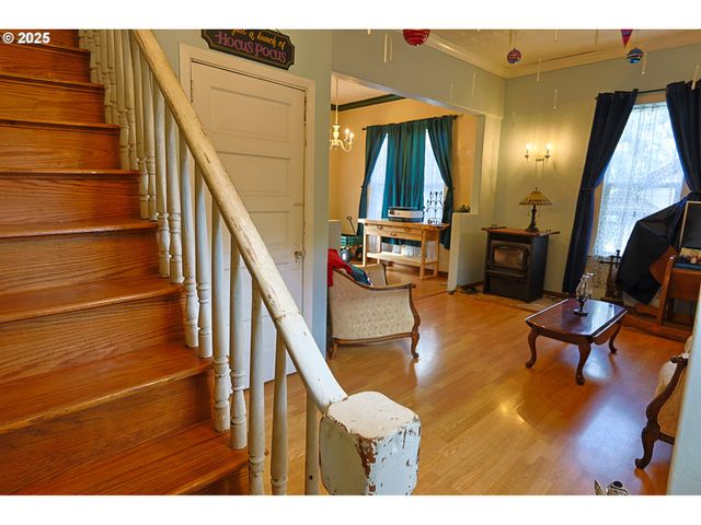 1048 ELROD Ave, Coos Bay, OR 97420
