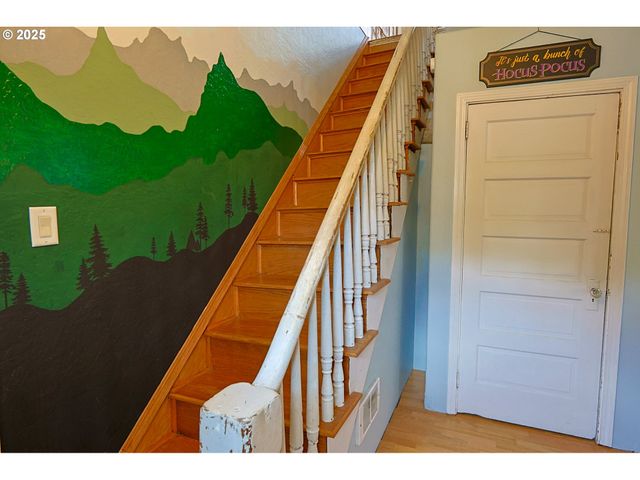 1048 ELROD Ave, Coos Bay, OR 97420