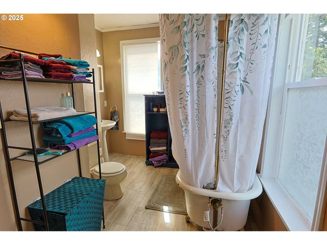 1048 ELROD Ave, Coos Bay, OR 97420