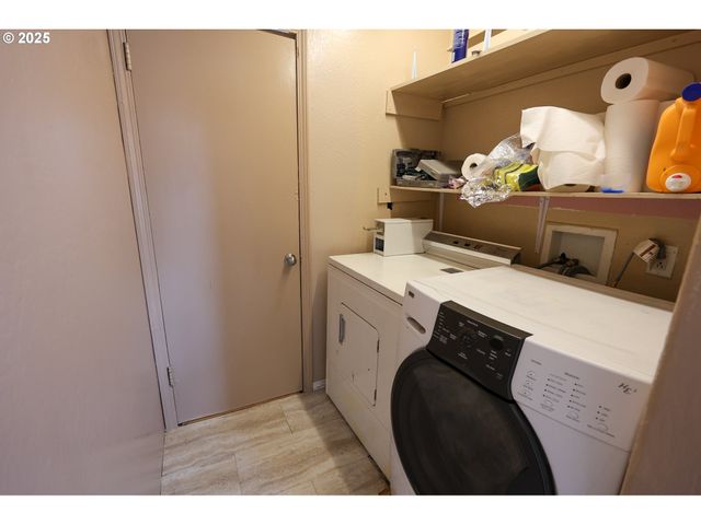 1048 ELROD Ave, Coos Bay, OR 97420