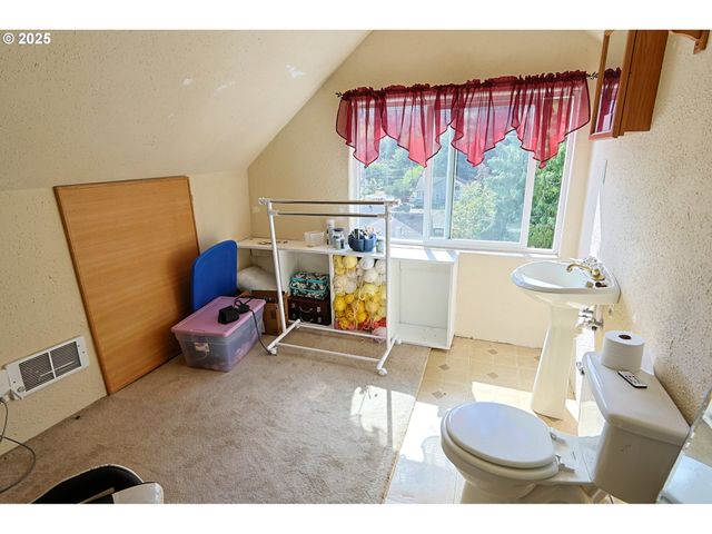 1048 ELROD Ave, Coos Bay, OR 97420