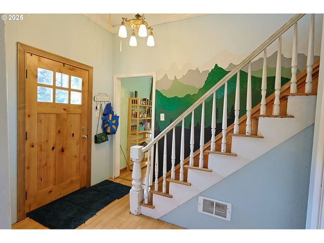 1048 ELROD Ave, Coos Bay, OR 97420