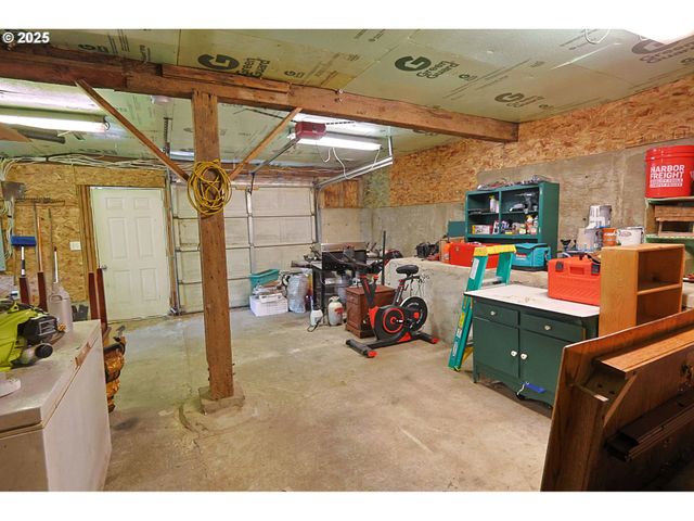 1048 ELROD Ave, Coos Bay, OR 97420