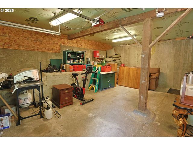1048 ELROD Ave, Coos Bay, OR 97420