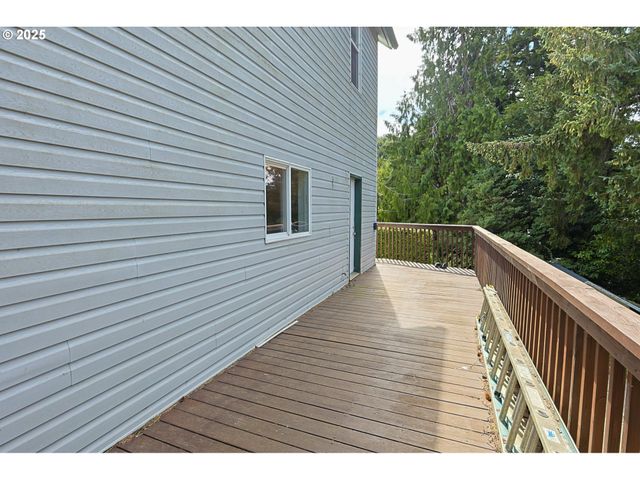 1048 ELROD Ave, Coos Bay, OR 97420