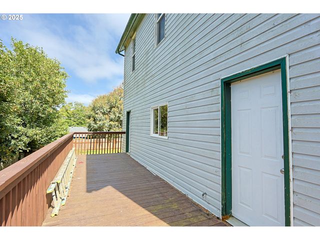 1048 ELROD Ave, Coos Bay, OR 97420