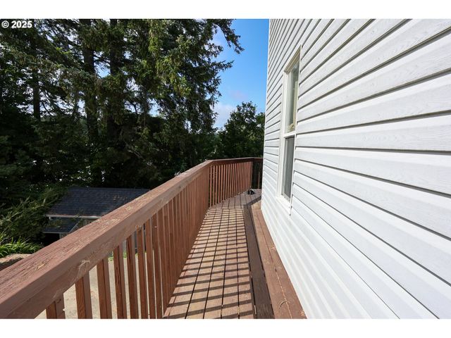 1048 ELROD Ave, Coos Bay, OR 97420