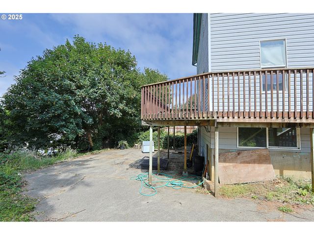 1048 ELROD Ave, Coos Bay, OR 97420